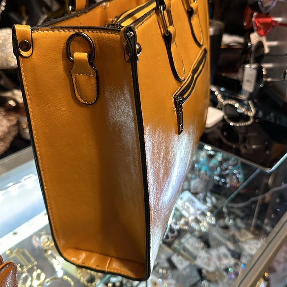 Satchel Purse (color) mustard with two handles and extra straps - Picture 4 of 8